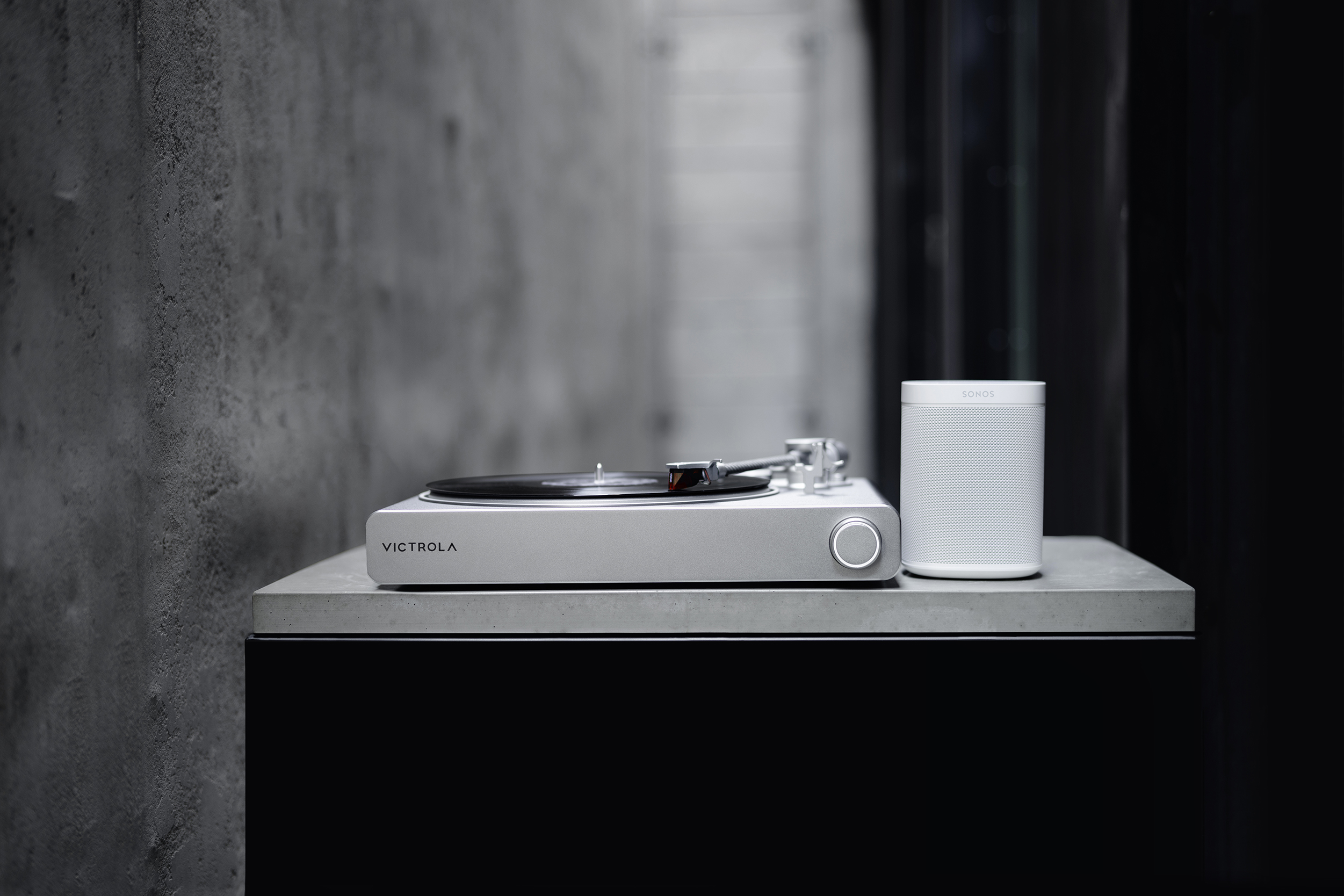 Victrola Stream Carbon - Sonos-connected turntable