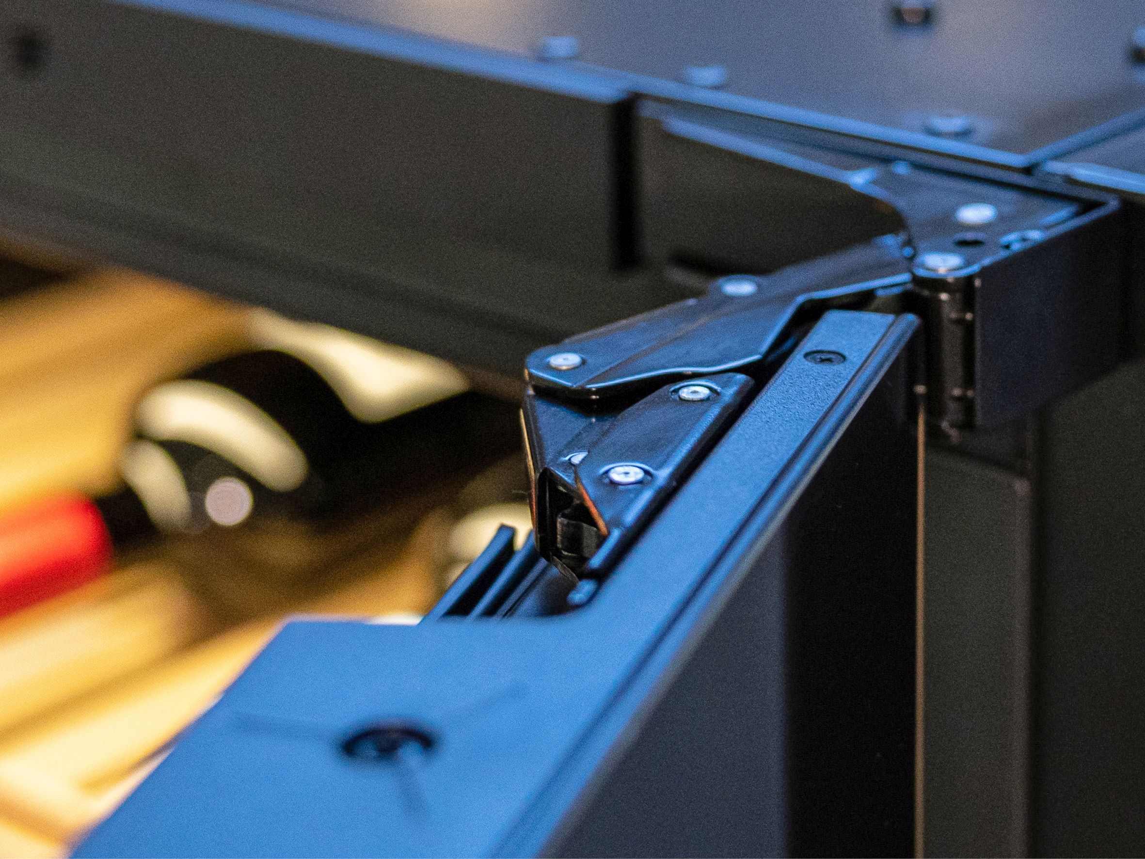 iF Design K 08 hinge for wine coolers