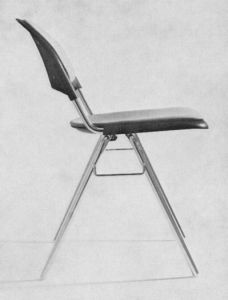 Stuhl mit Sitz- und Rückenpolster,  1400/2