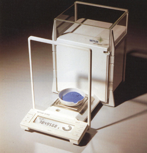 Elektronische Analysenwaage METTLER AT