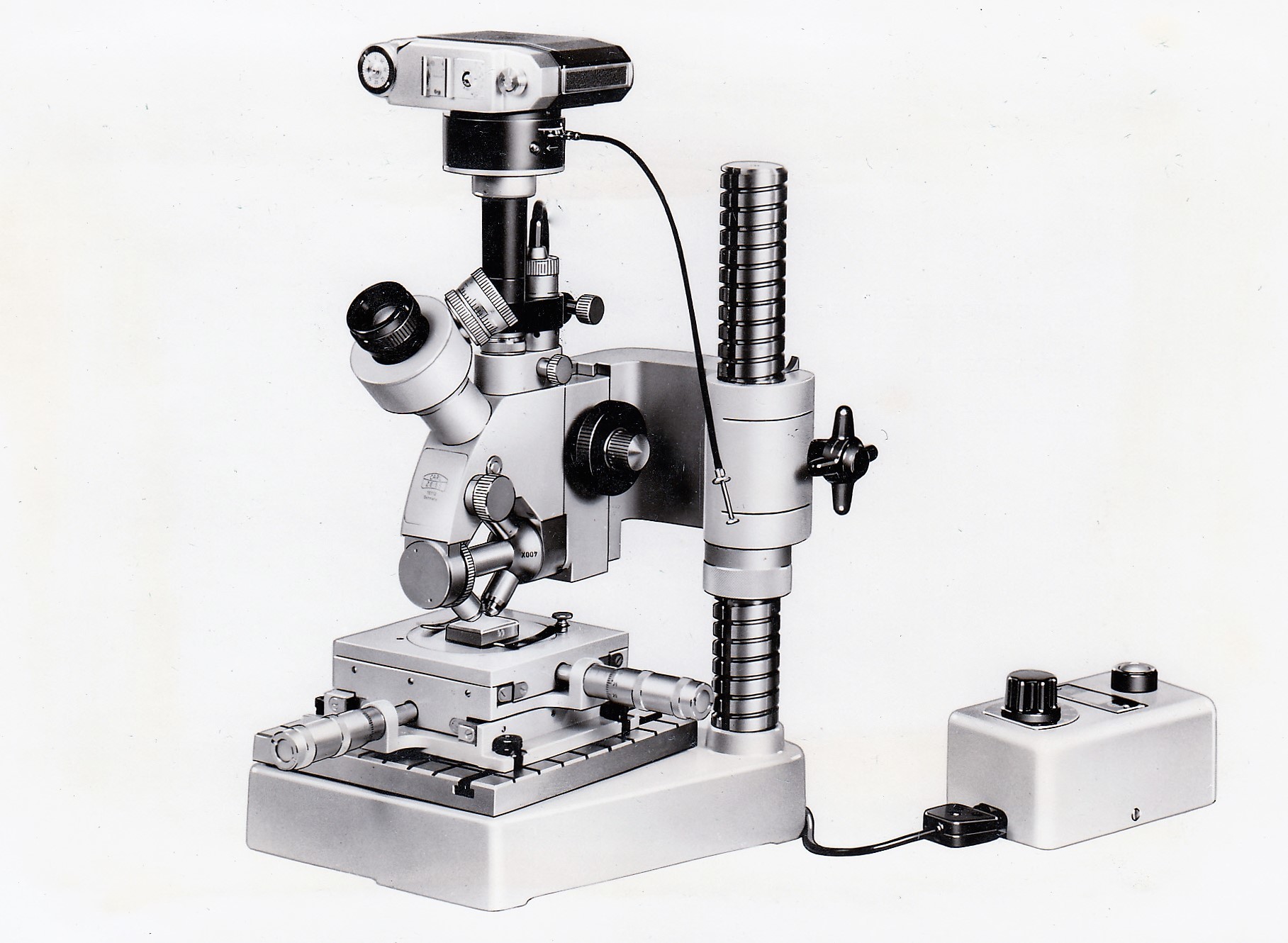 Lichtschnitt-Mikroskop mit Fotoeinrichtung