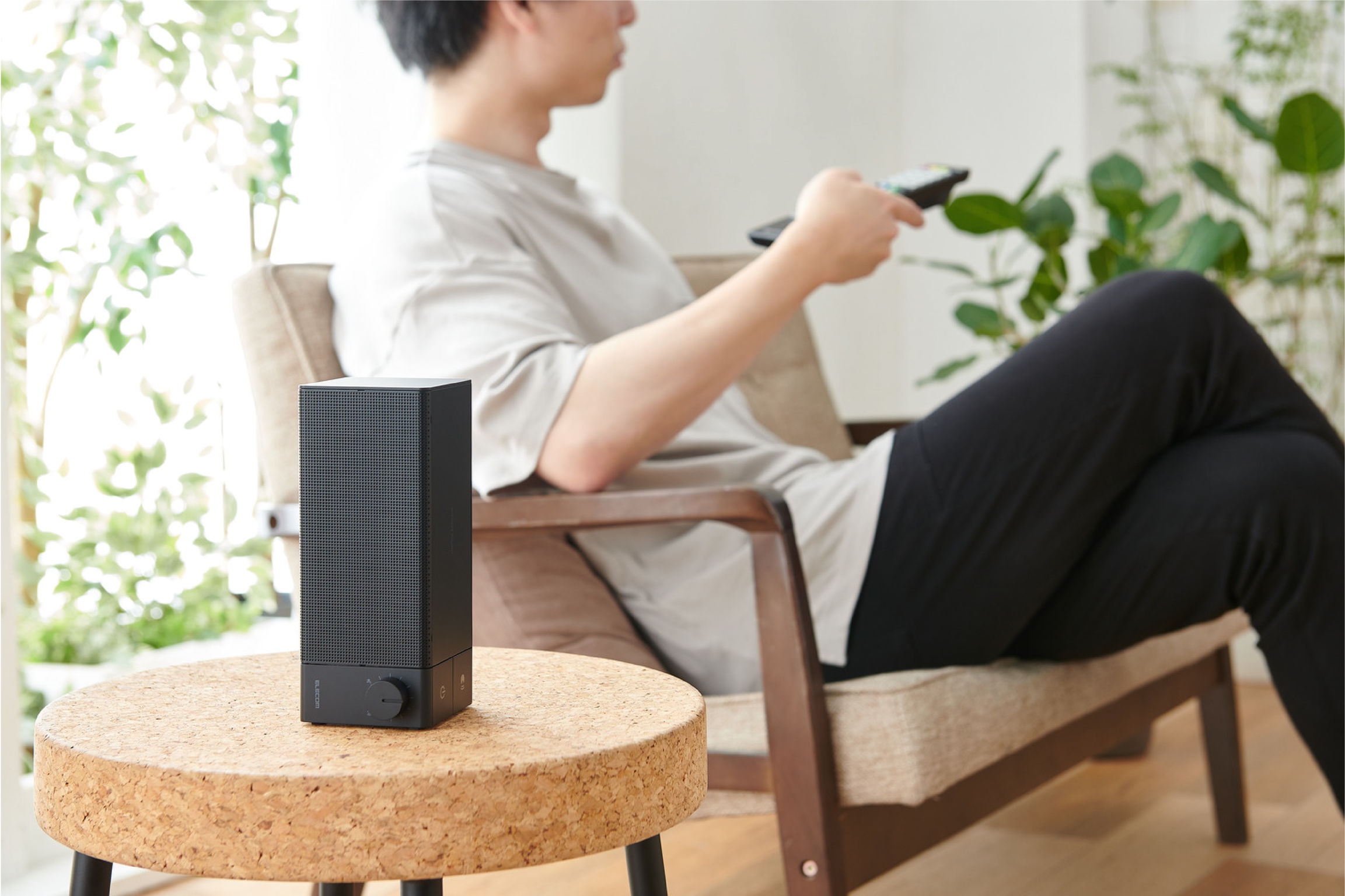 Handheld wireless speaker for TV