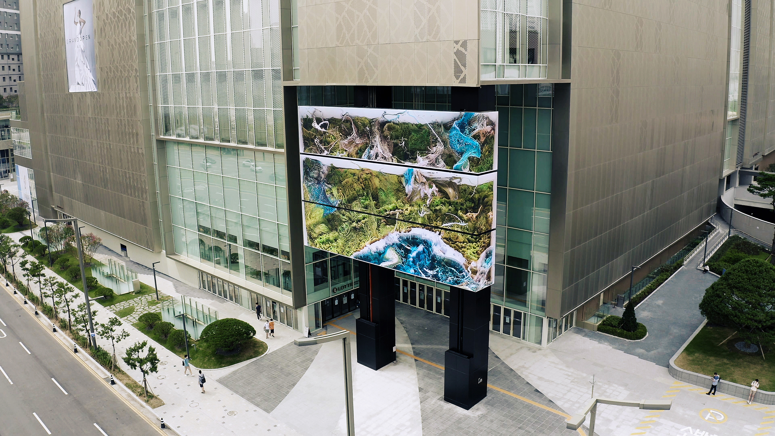 Lotte department store, Dongtan. Media monument