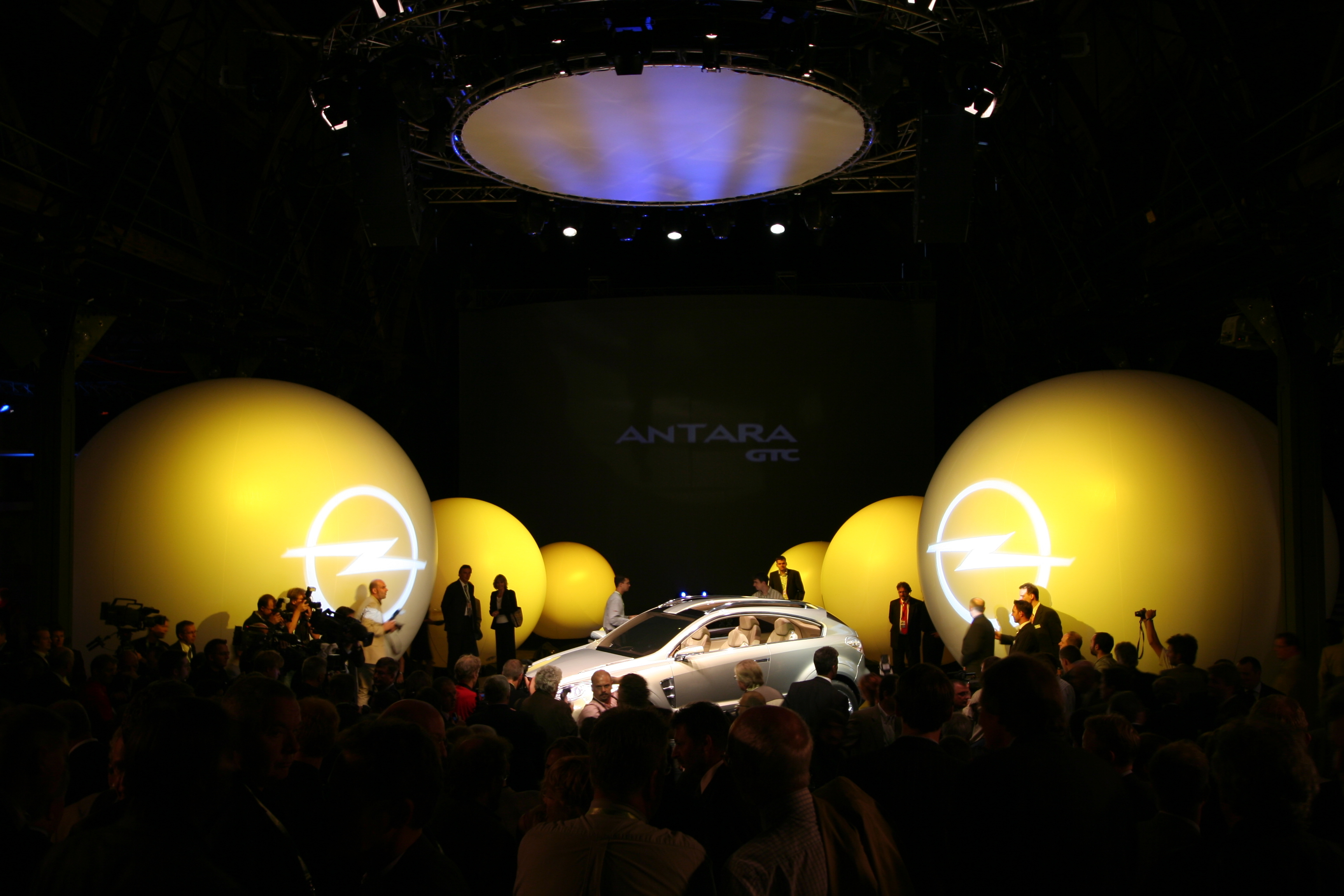 Opel Antara GTC Reveal Film The Fantasy Ride