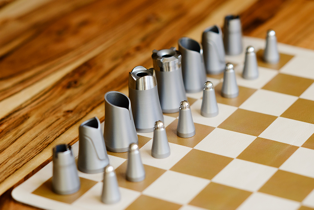 CrownesChess: Compact, portable nesting chess set