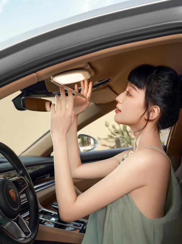 Uait Smart Automotive Vanity Mirror